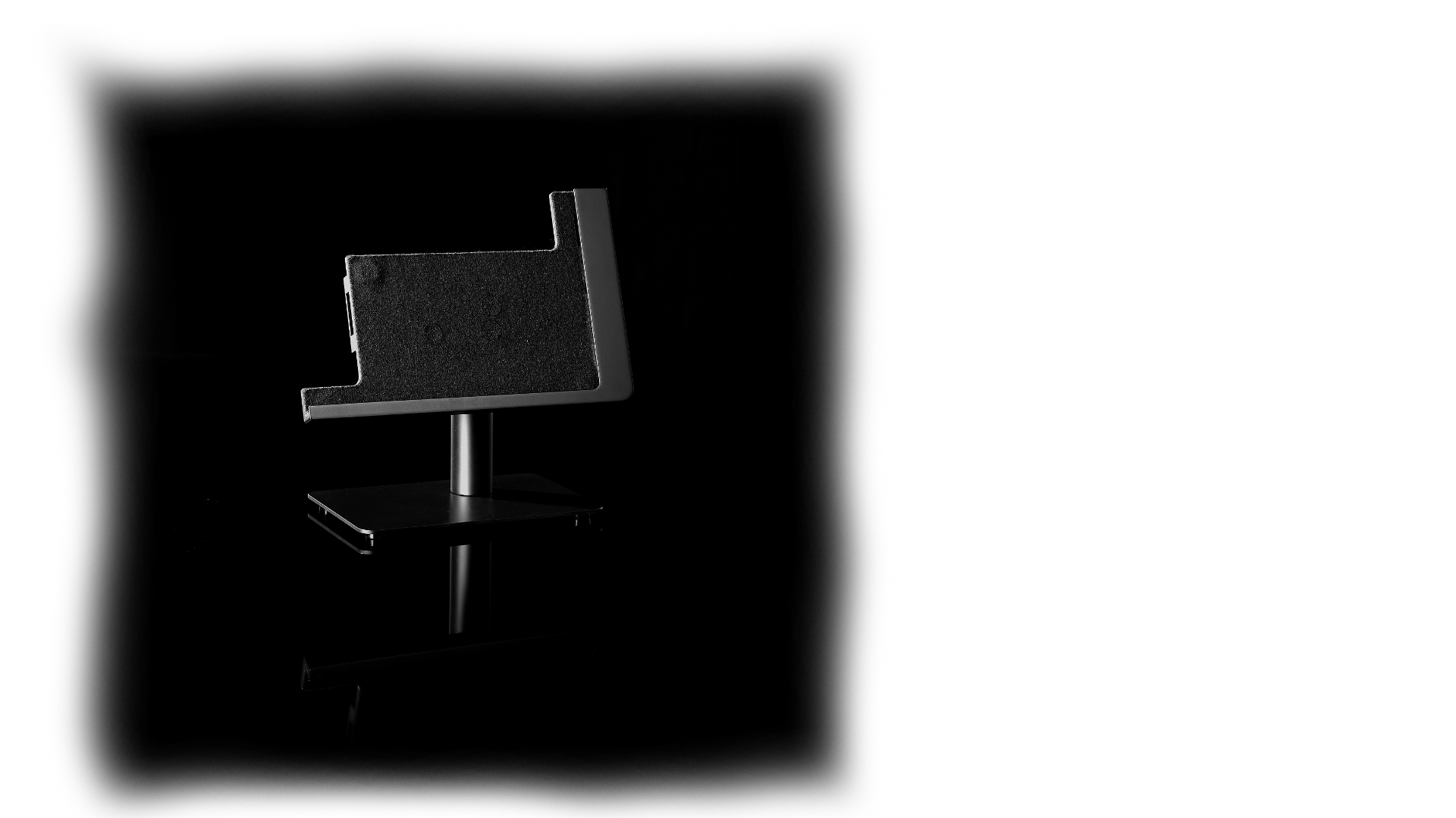 STANDED free flex — bottom view with reflection